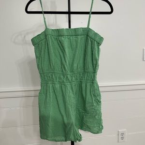 Sadie & Sage green romper size medium in good condition
